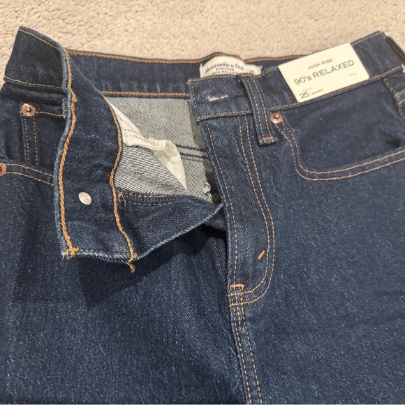 Abercrombie High Rise 90s Relaxed Jean 25 short - Picture 5 of 5